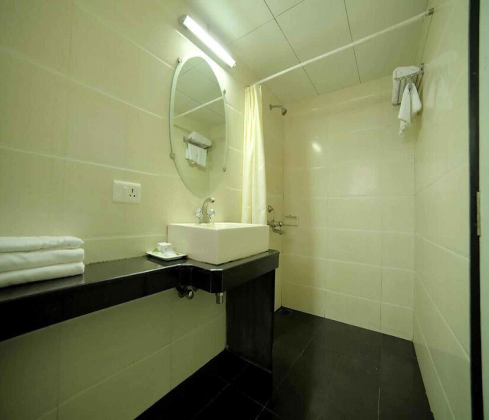 Kings International Juhu Otel Mumbai Dış mekan fotoğraf